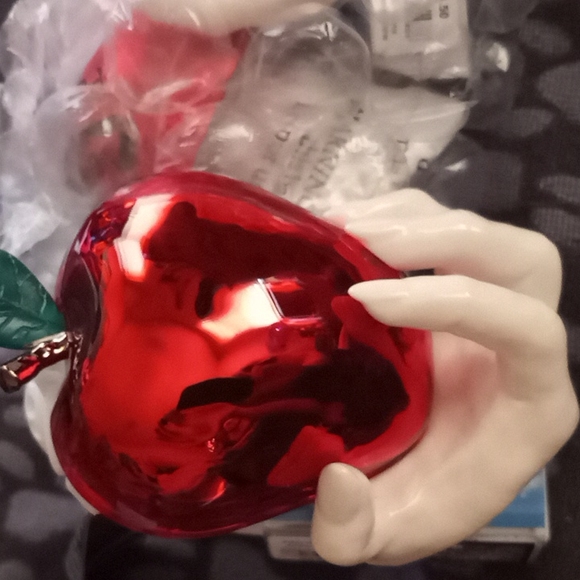 🍎 Poison Apple Wallflower Nightlight Bath & Body Works !🌙 - Picture 3 of 4